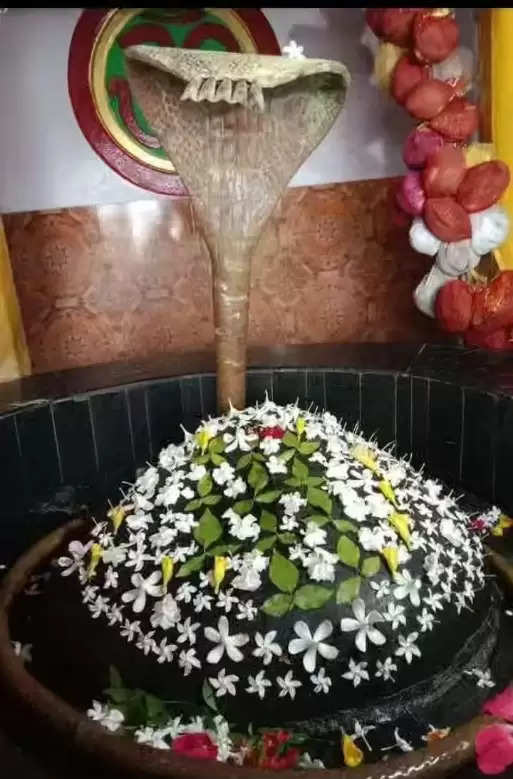 श्रावण विशेष शिव जी का ऐसा मंदिर जहां हर वर्ष बढ़ता है शिवलिंग ...!